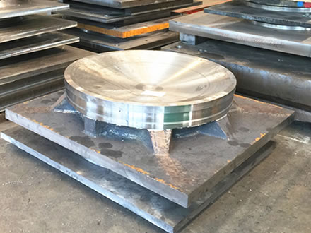 Many concave plates are placed together.
